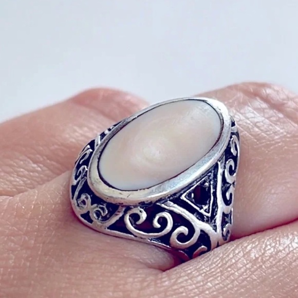 Mother of Pearl Ring on 925 Sterling Silver - Picture 3 of 10